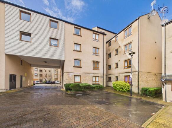 2-bed flat on Waterside, Lancaster | Riverside Living, £130,000