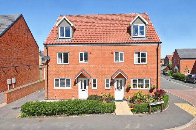 4 bed Semi-Detached for sale Image 11
