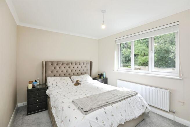 Woodbury Avenue, East Grinstead photo 4