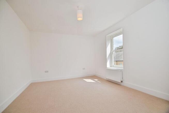 2 bed Flat for sale Image 7