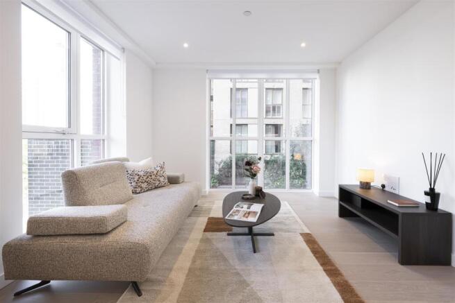 RENTAL SHOW FLAT