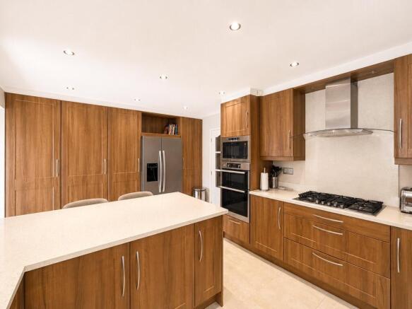 4 bed Detached for sale Image 4