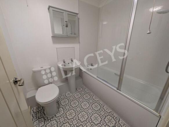Bathroom (view 1)