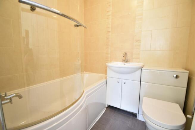 Common Road AVenue, South Kirkby (3)Bathroom