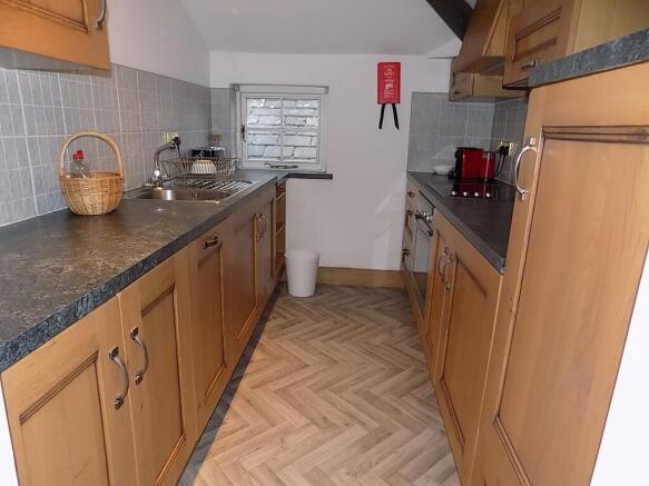 GALLERY STYLE KITCHE