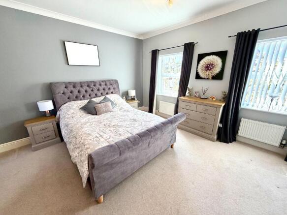 5 bed Detached for sale Image 10