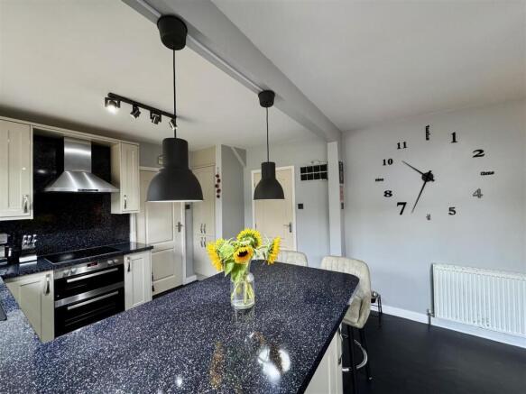 3 bed Semi-Detached for sale Image 10