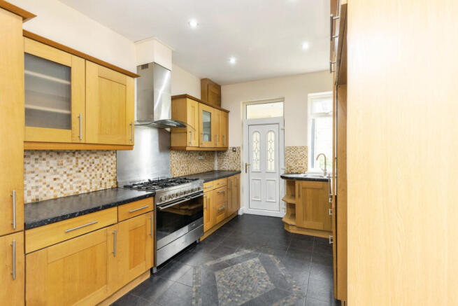 8 bed Semi-Detached for sale Image 7