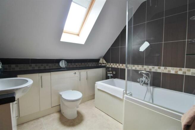 FAMILY BATHROOM