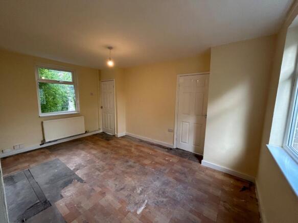 2 bed Semi-Detached to rent Image 7