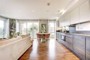 39, 8 Kennet House, Enterprise Way, London SW18 1GF