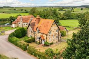 2, Manor Cottages, The Lane, Grafton Regis NN12 7HW
