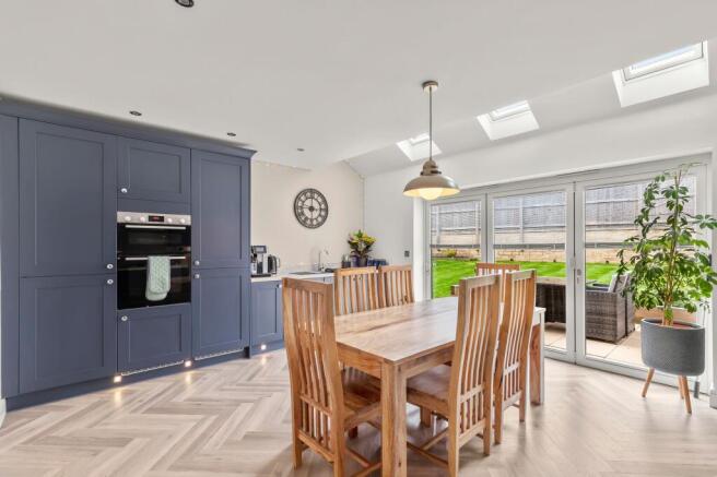 5 bed Detached for sale Image 6