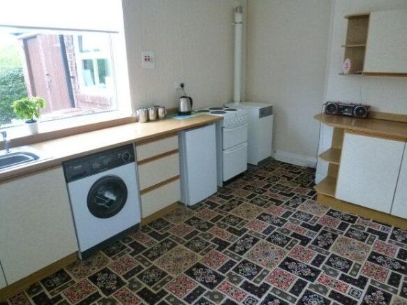 KITCHEN/DINING ROOM