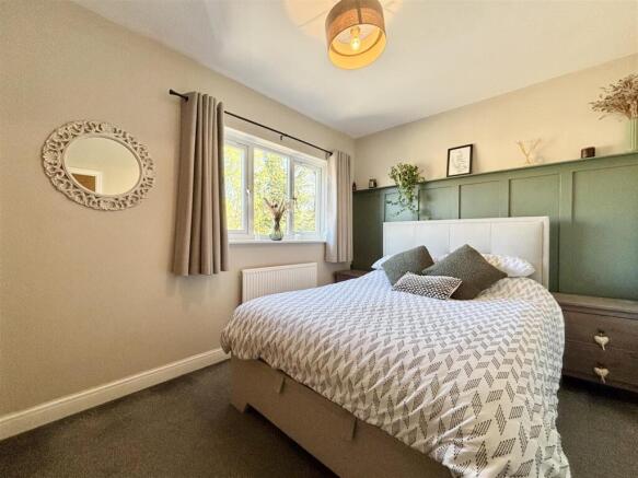 3 bed Semi-Detached for sale Image 9