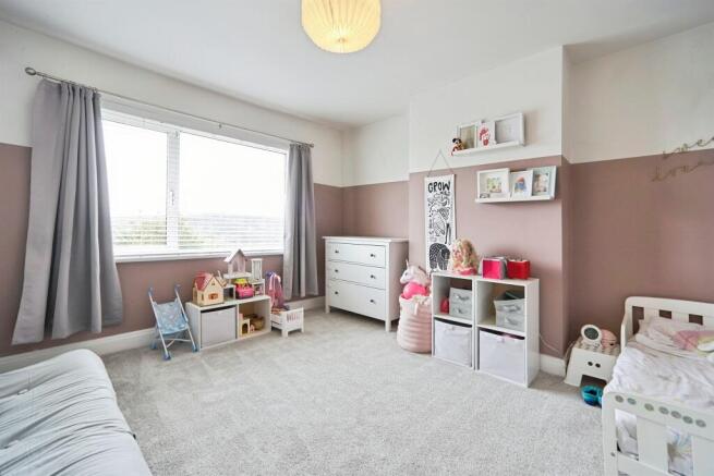 4 bed Semi-Detached for sale Image 7