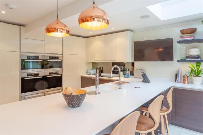 Kitchen correction (1 of 1).jpg