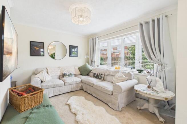 4 bed Semi-Detached for sale Image 4