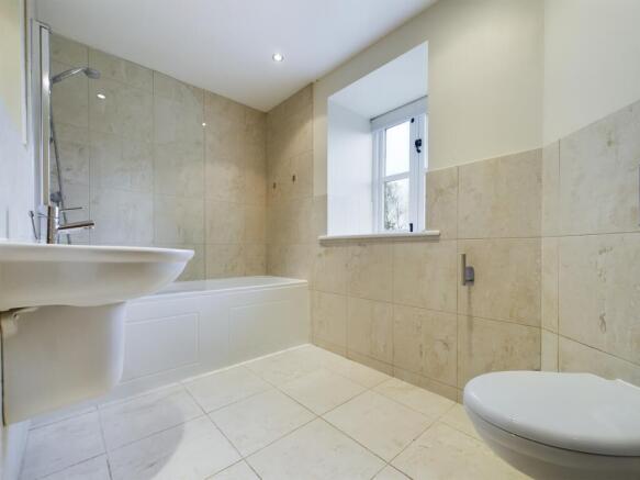 5 bed Semi-Detached to rent Image 10