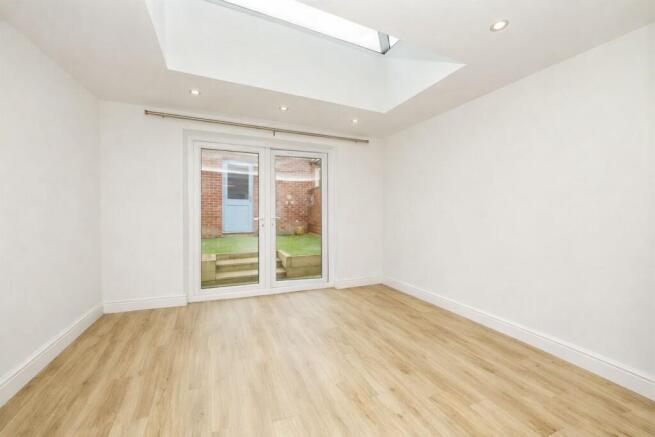 Lounge / Dining Area