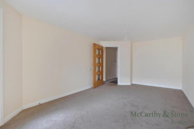 8708811-interior06-800.jpg