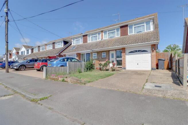 4-bed semi-detached on Tidworth Avenue, Runwell, Wickford, £400,000