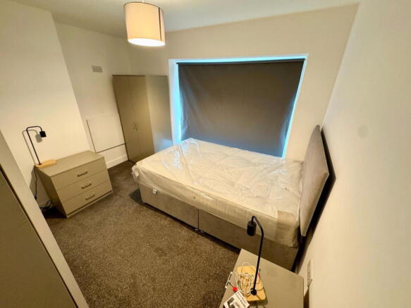 4 bed House Share to rent Image 4
