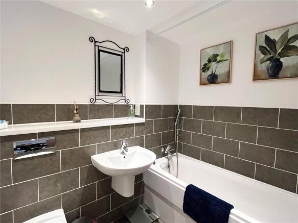 2 bed Apartment for sale Image 8