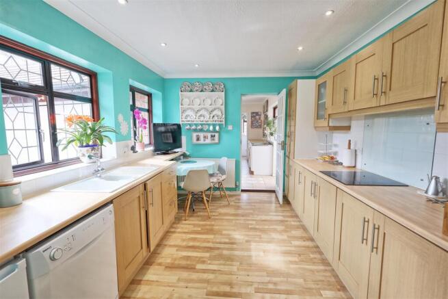 KITCHEN/BREAKFAST ROOM