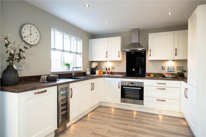 4 bed Detached for sale Image 6