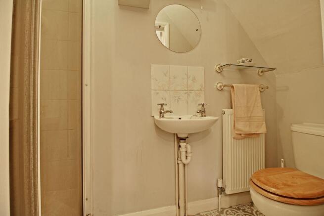 Ensuite to Bed 1