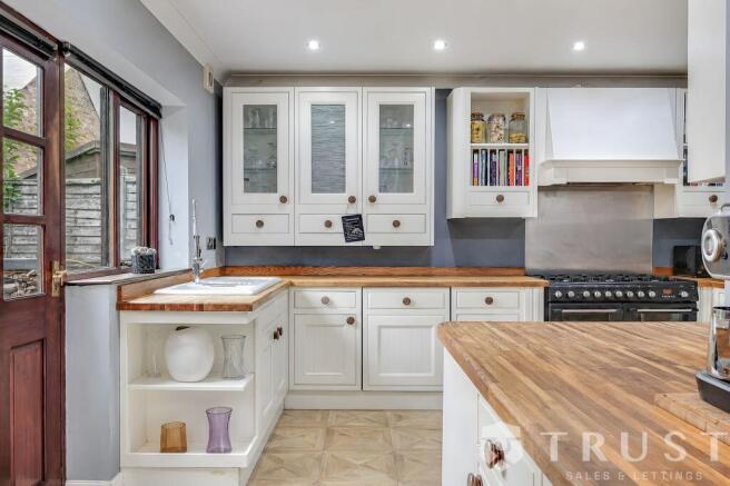 4 bed Semi-Detached for sale Image 8
