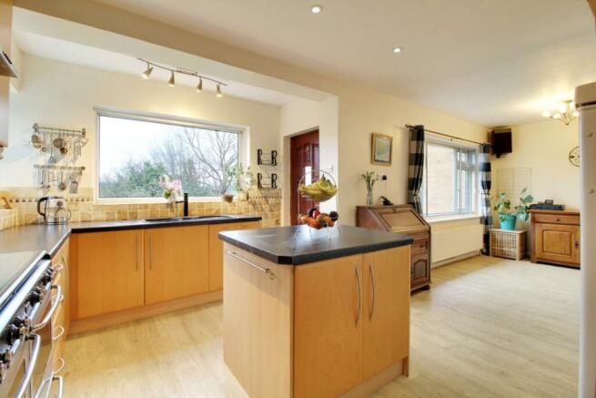 Kitchen Dining.jpg