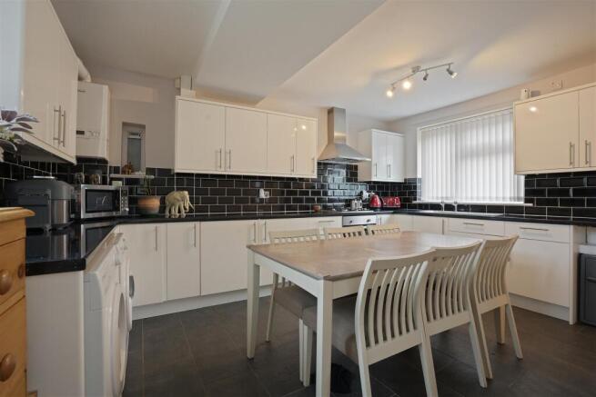 3 bed Semi-Detached for sale Image 5