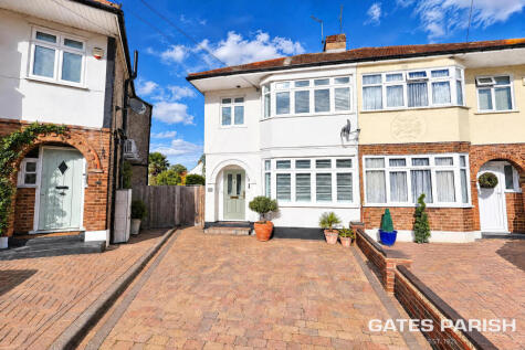 Kenley Gardens, Hornchurch, RM12