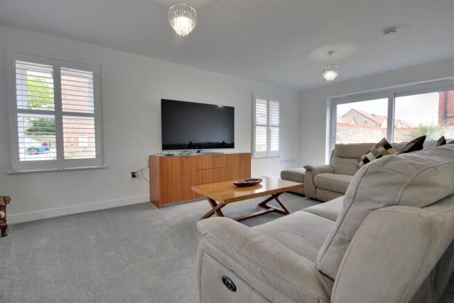 4 bed Detached for sale Image 5