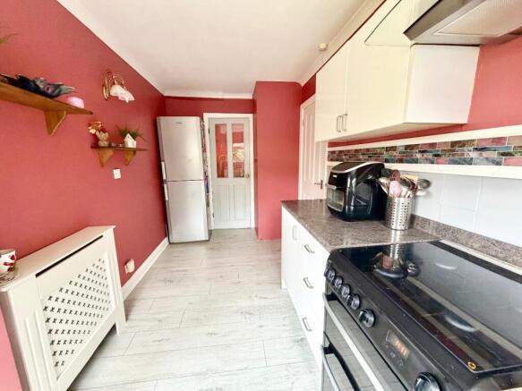 4 bed Detached for sale Image 9
