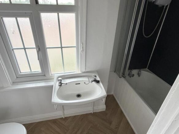 3 bed House to rent Image 9