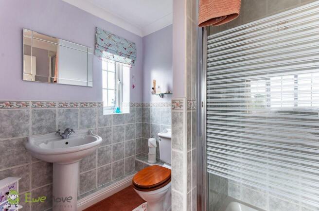 Ensuite to Bed 1