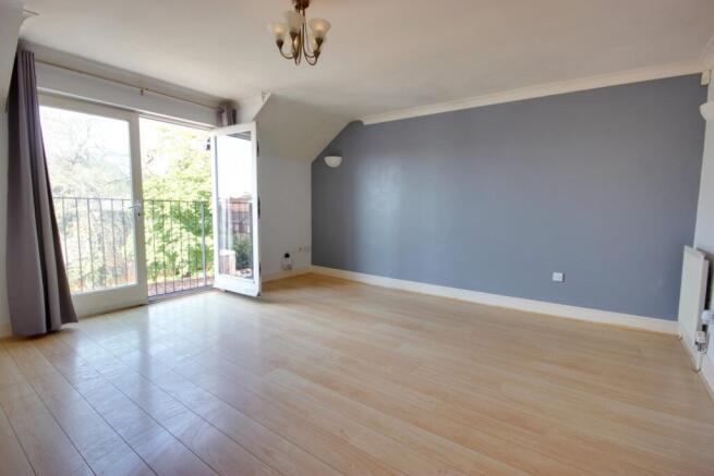 2 bed Flat for sale Image 8