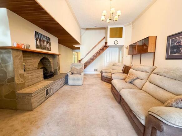 5 bed Semi-Detached for sale Image 6