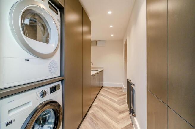 8628166-interior45.jpg