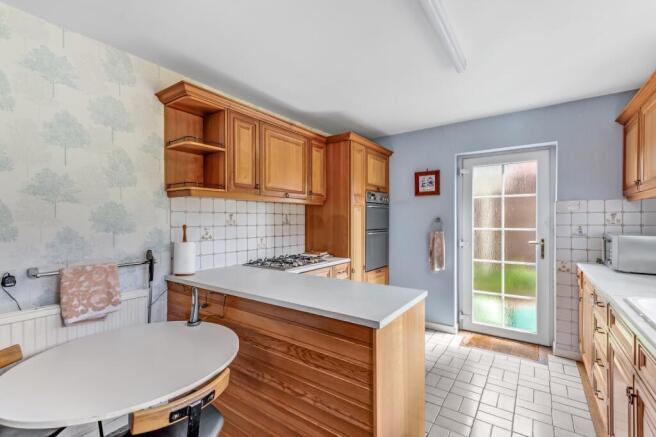 4 bed Bungalow for sale Image 4