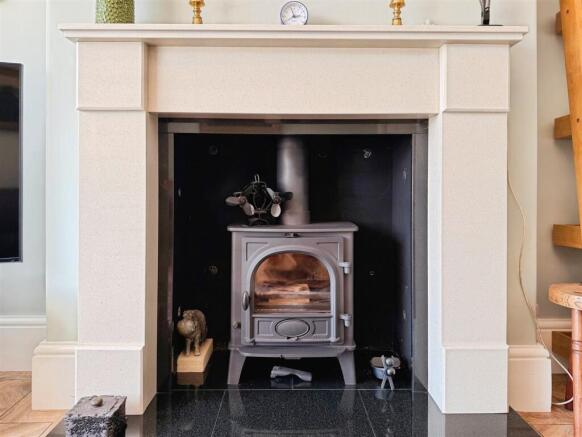 4 bed Semi-Detached for sale Image 8