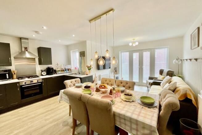 4 bed Detached for sale Image 6