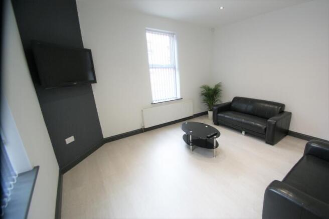 4 bed Terraced to rent Image 9