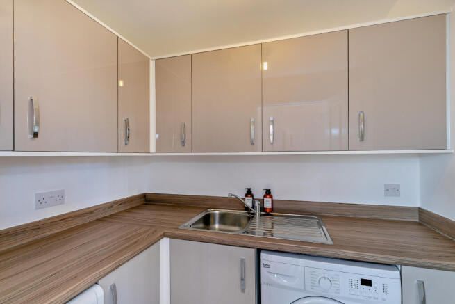 4 bed Link Detached House for sale Image 7