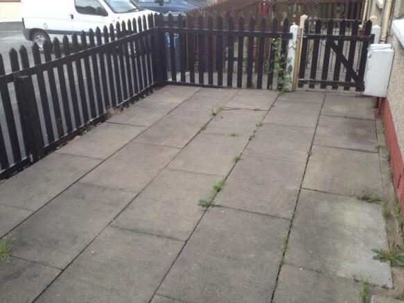 Front Patio Garde...