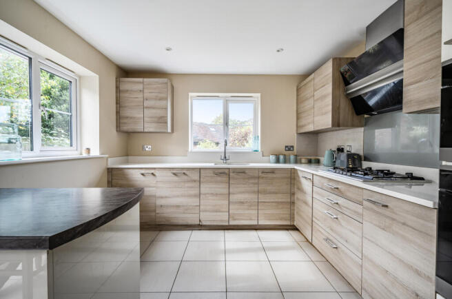 1358159-8-68de827...