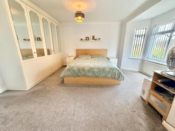 4 bed Detached for sale Image 12